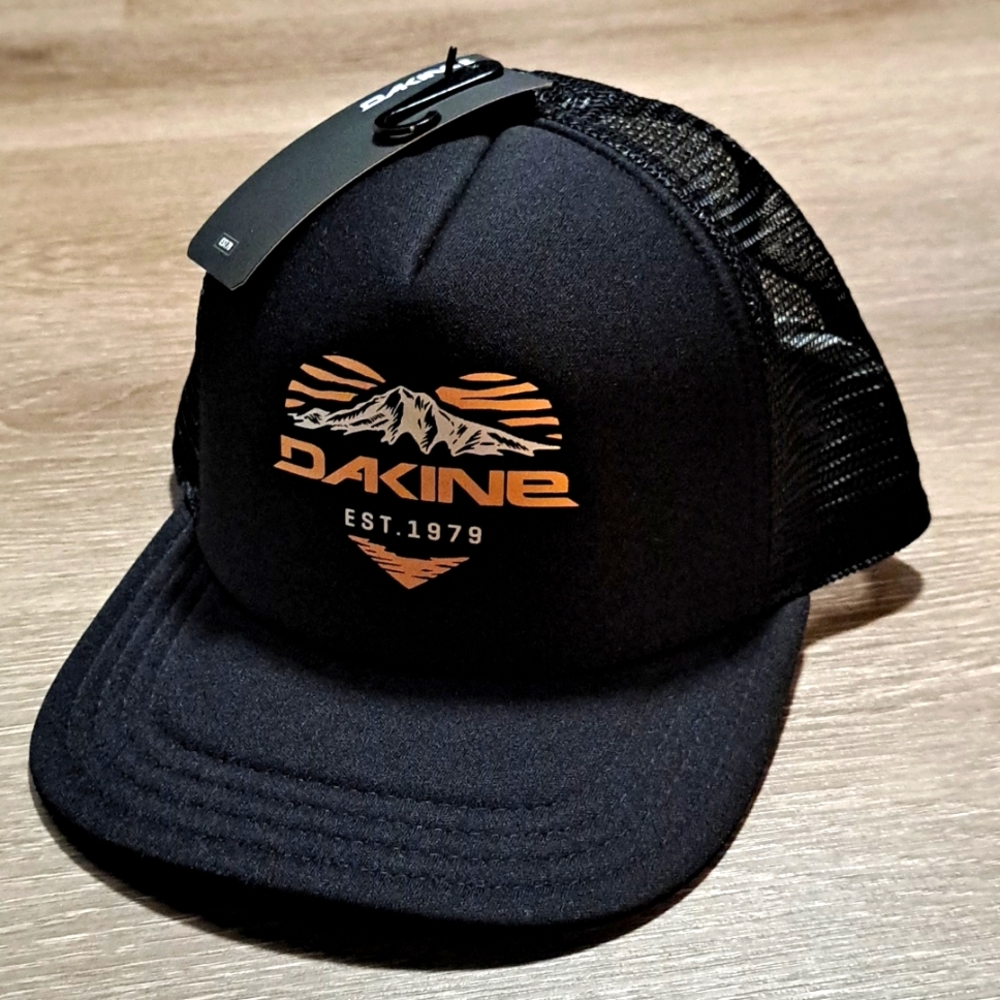 NWT Dakine Black Trucker Hat